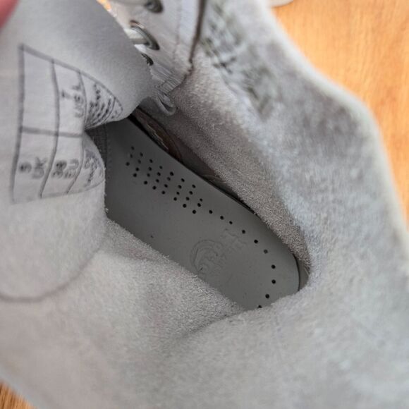 Dr. Martens 1460 Pascal Mono Womens 7/38 White Leather Lace Up Combat Boots EUC - Picture 7 of 9